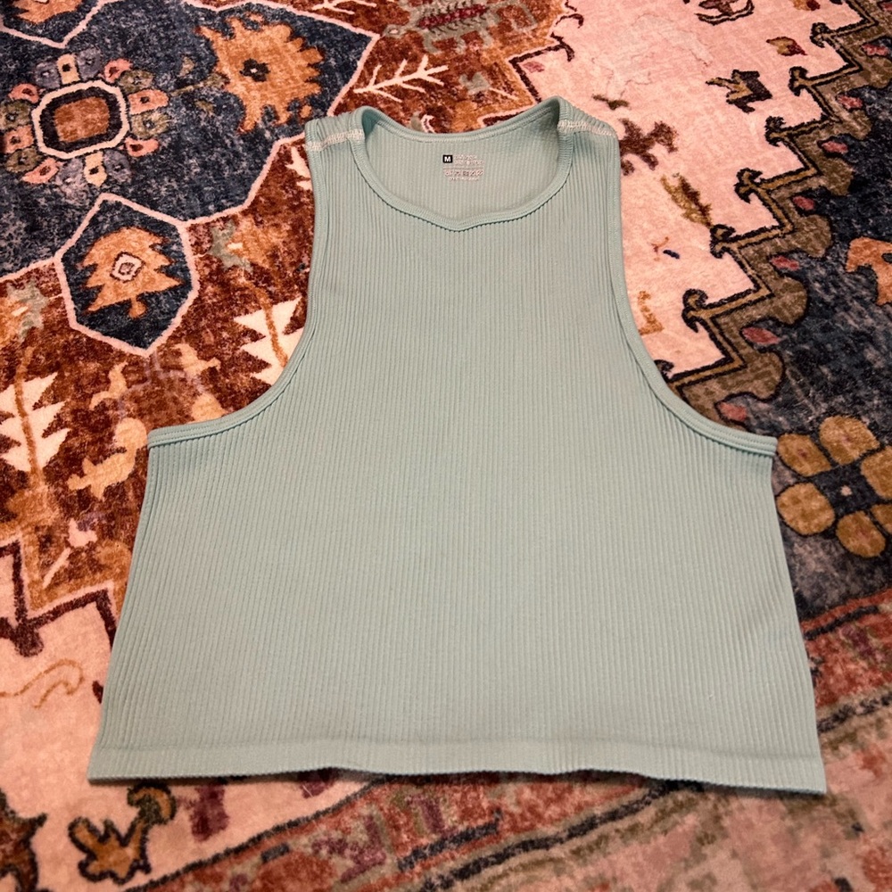 Cute stretchy workout crop tank medium